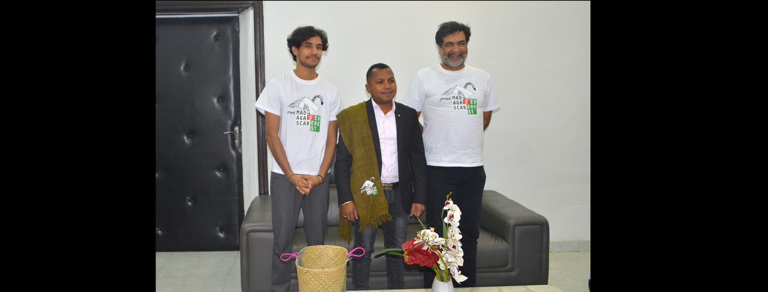 Ascension de l’Everest : le soutien du Ministre aux alpinistes malagasy
